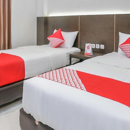 OYO 1006 Azzahra Guest House Syariah Ambon Exterior foto